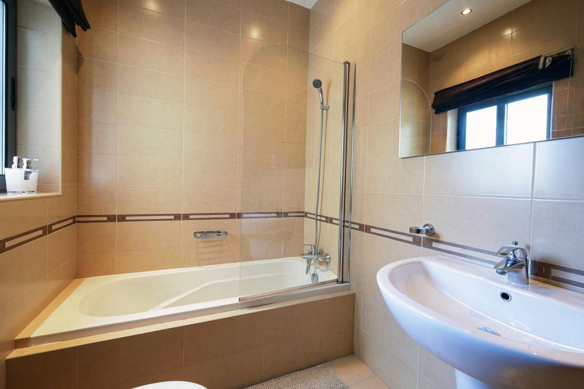 Modern 3Br Stylish & Spacious Apartment - Close To Sliema Promenade グジラ エクステリア 写真